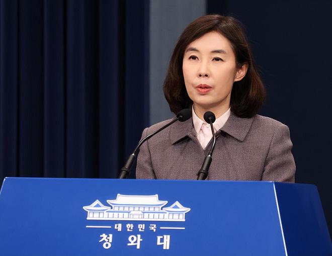 女人个个有颜又有才他算是赢麻了！九游会网站细数李在明身边的3位(图16)