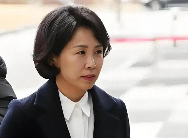 女人个个有颜又有才他算是赢麻了！九游会网站细数李在明身边的3位(图17)