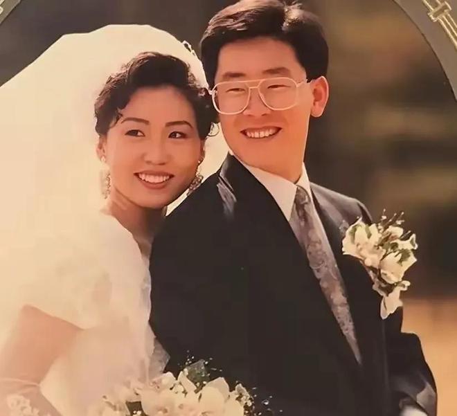 女人个个有颜又有才他算是赢麻了！九游会网站细数李在明身边的3位(图21)
