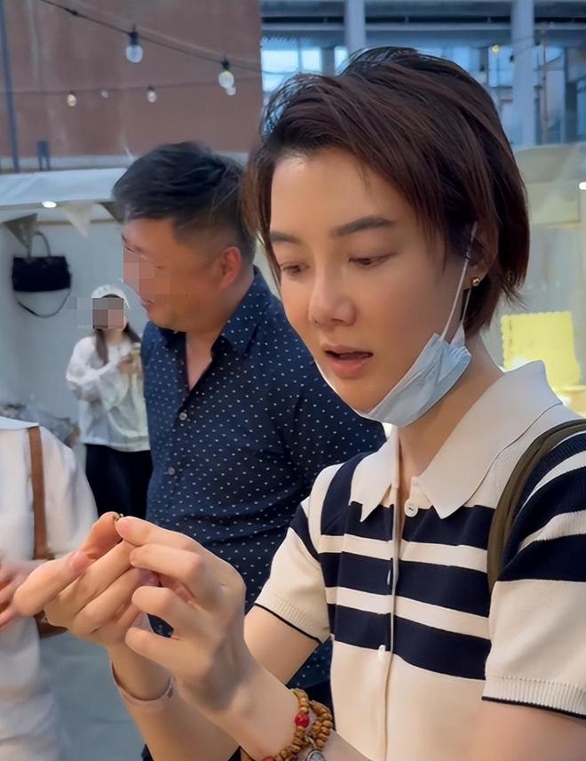 太大了难怪不拍戏了都快认不出来了J9九游会去集市偶遇车晓她脸变化(图8)